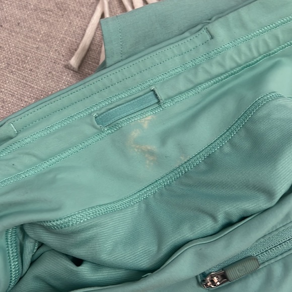 💕SOLD💕Lululemon Toothpaste Speed Up Shorts - Picture 6 of 6